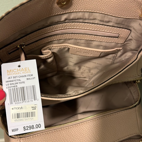 Authentic Michael Kors Large Leather Shoulder Tote in color Ballet, gold chain - Picture 5 of 8